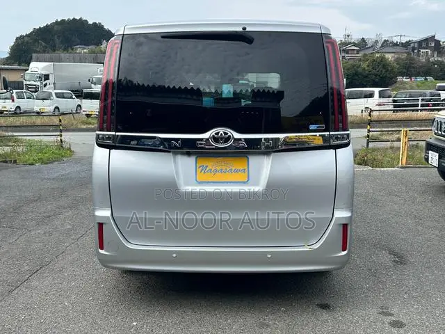 Toyota Noah 2021 Silver