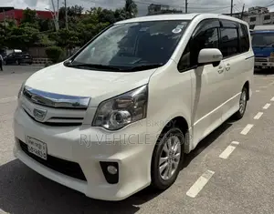 Toyota Noah 2.0 158hp FWD (7 Seater) 2011 Pearl