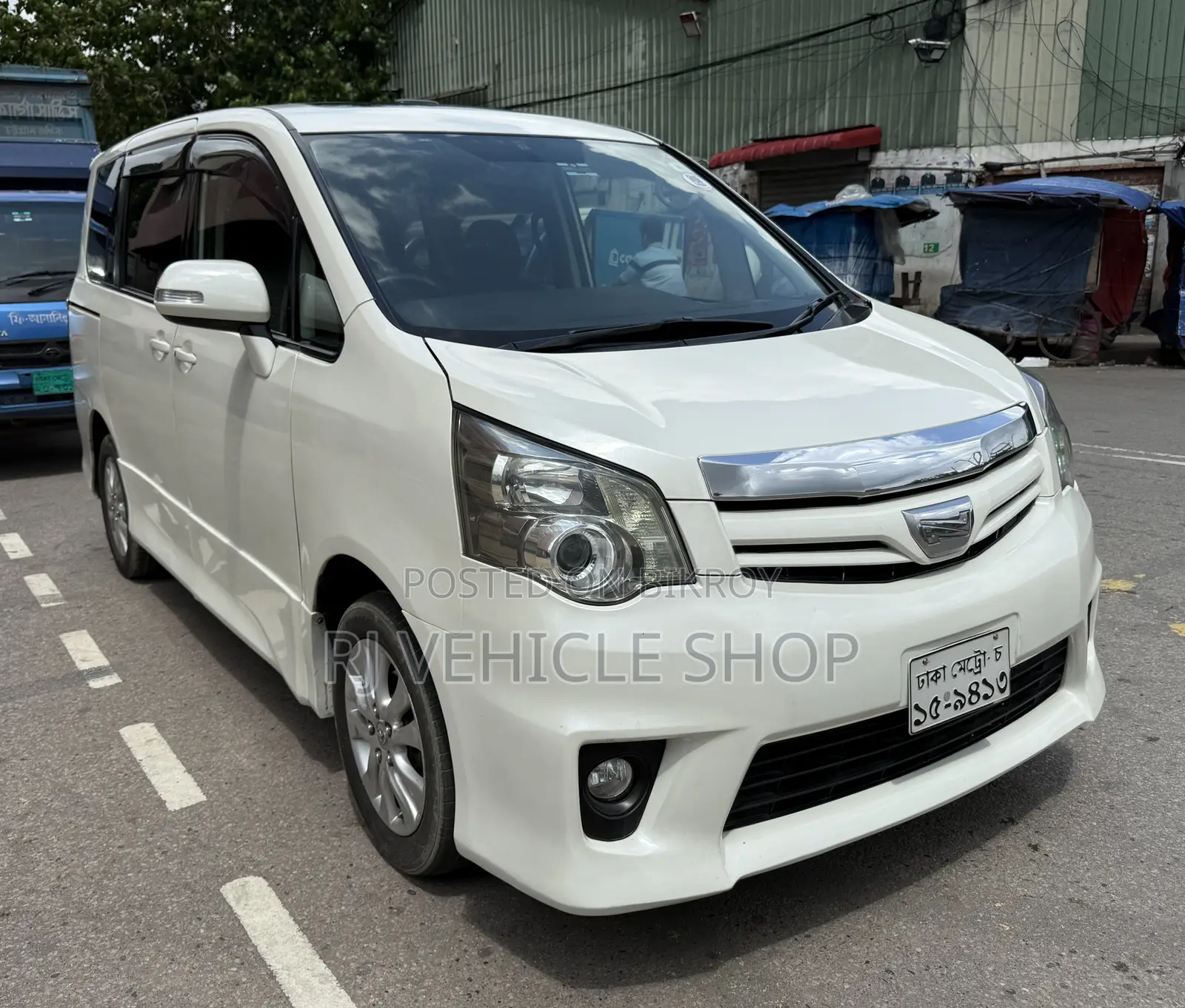 Toyota Noah 2.0 158hp FWD (7 Seater) 2011 Pearl