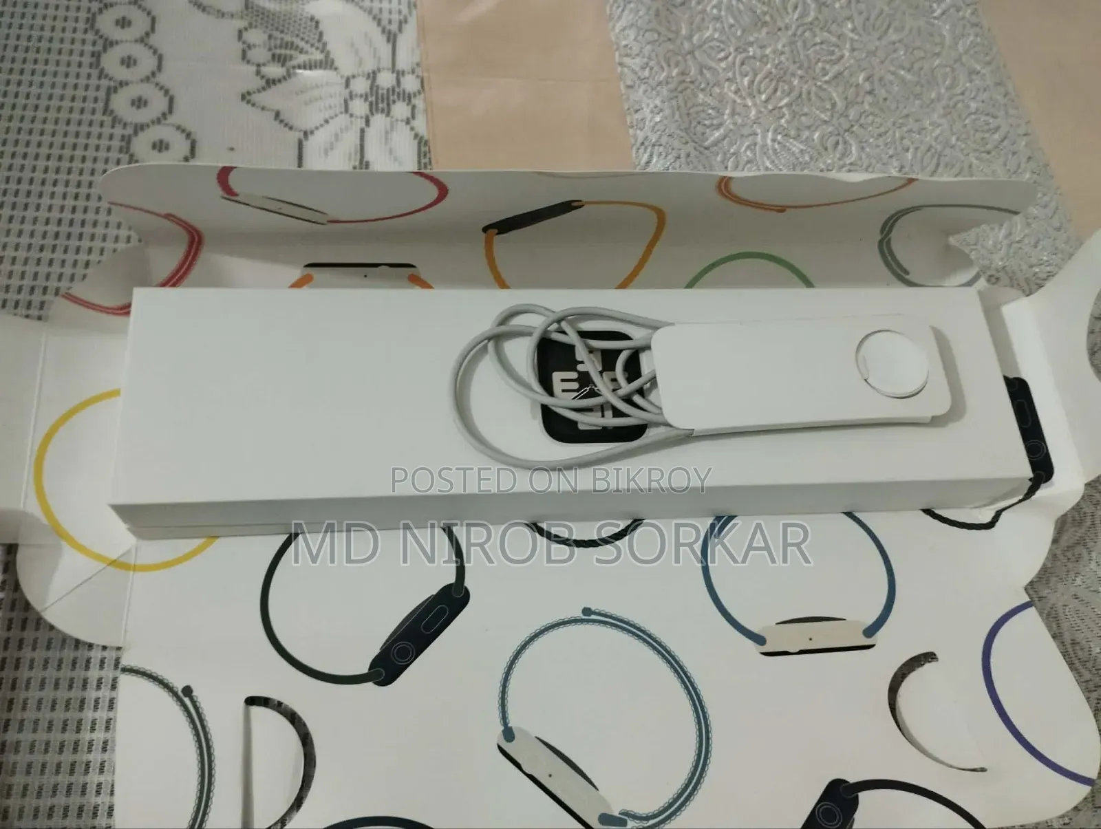 Apple Watch SE (2nd Gen), 40mm GPS, Starlight Aluminum