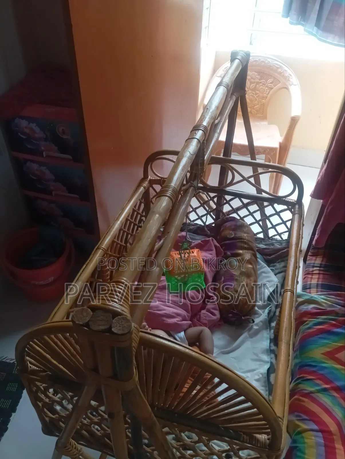 বেতের দোলনা