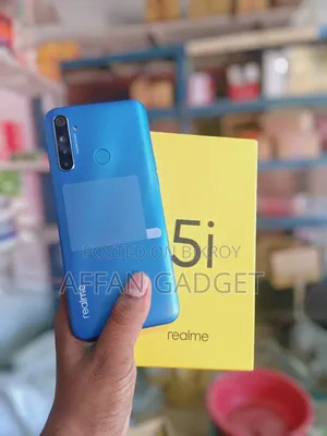 Realme 128 GB Blue