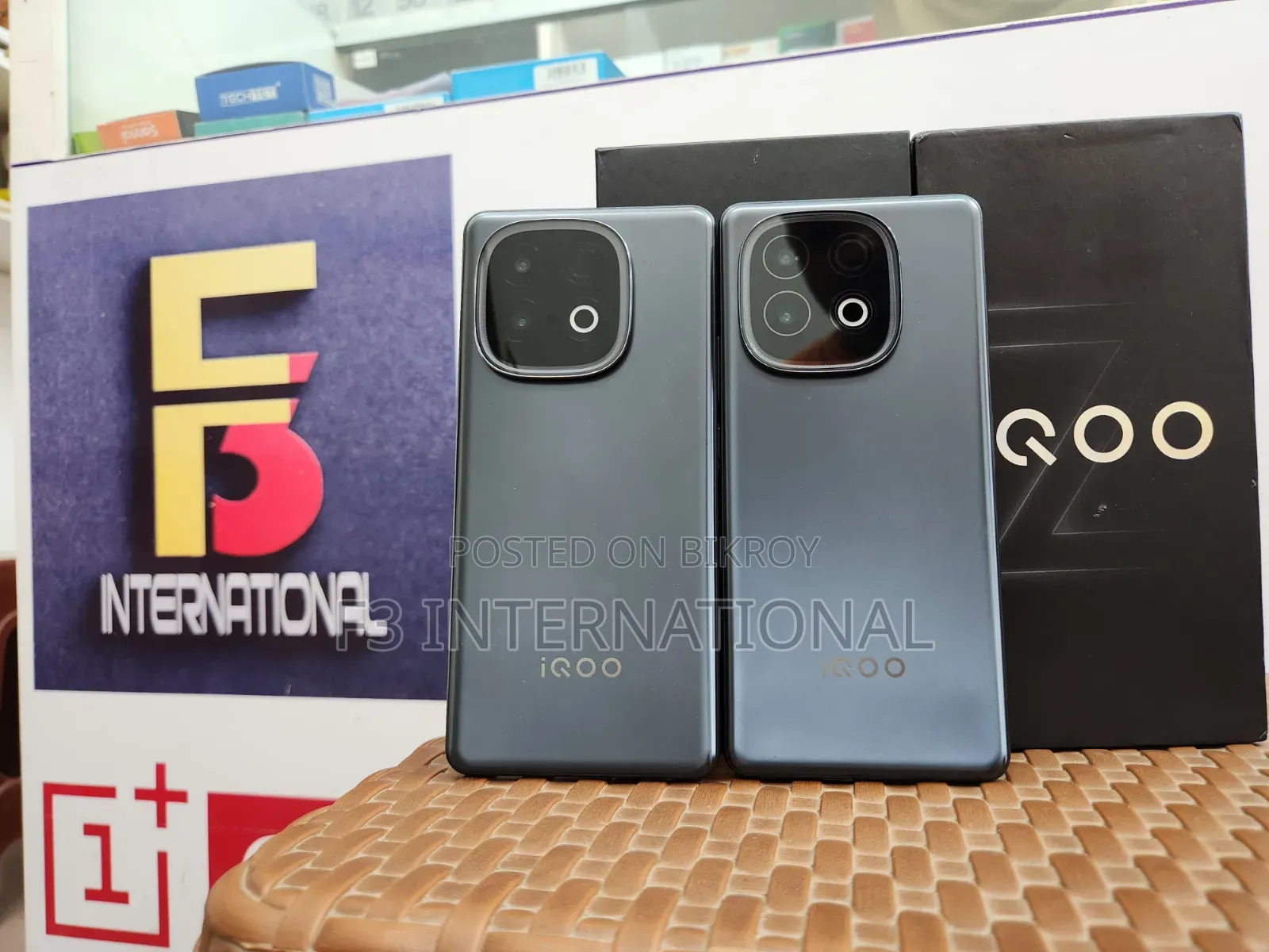 আইকিউও ২৫৬ জিবি কালো