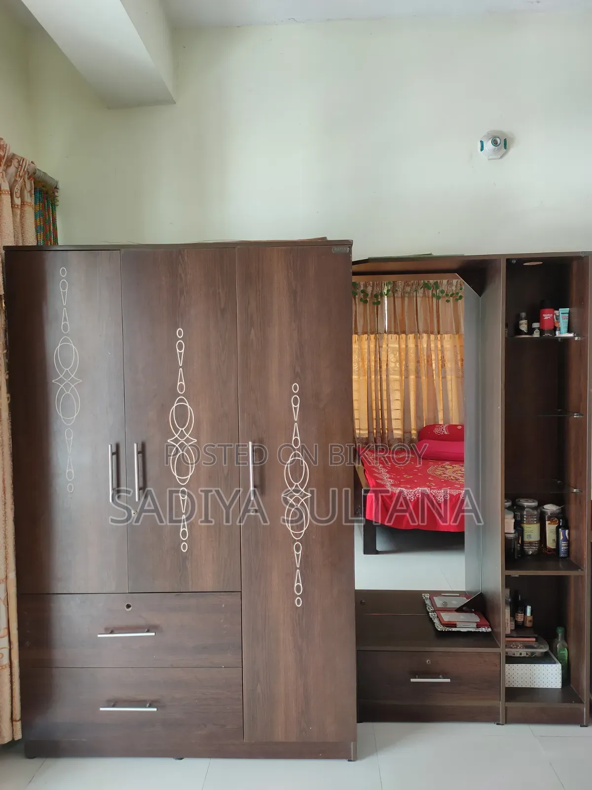 Hatim Furniture এর এই ড্রেসিং টেবিল ও আলমারি টি বিক্রয় করা হবে।