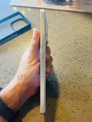 আইকিউওও জেড১০ ২৫৬ জিবি সাদা