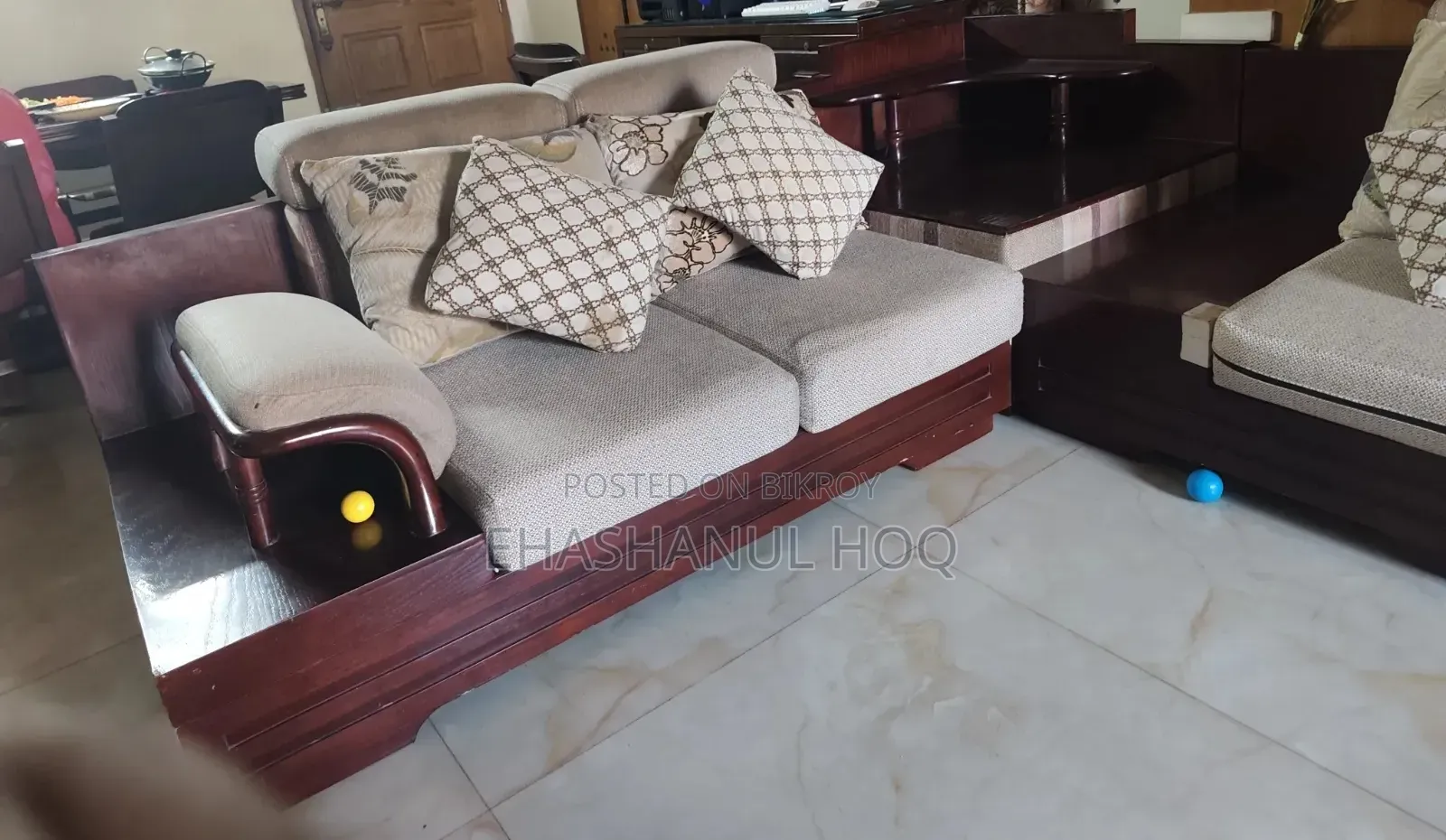 সোফা সেট বিক্রয় করা হবে