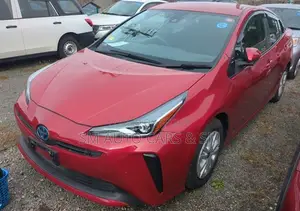 টয়োটা প্রাইয়াস ২০২০ লাল