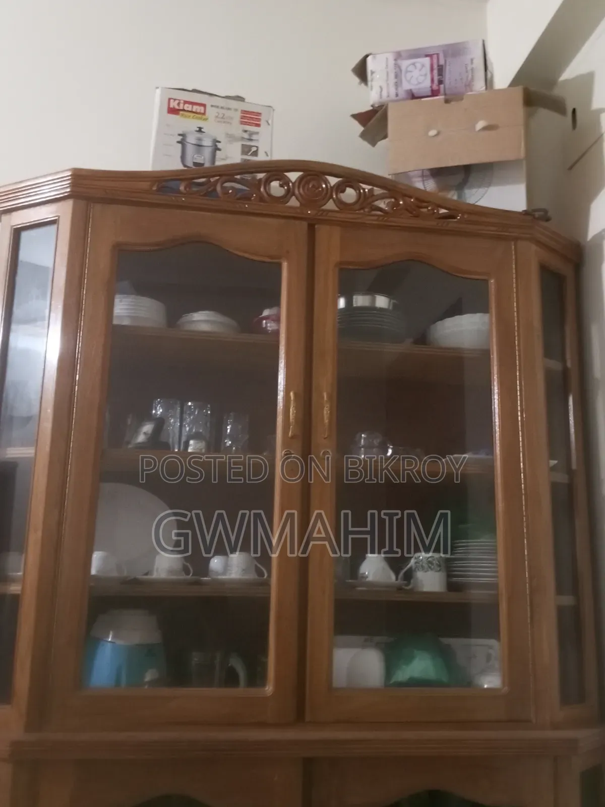 কাঠের সুটকেস