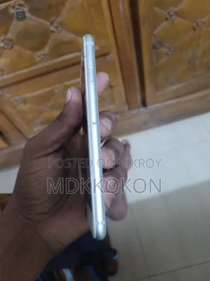 অ্যাপল আইফোন ৮ ৬৪ জিবি সাদা