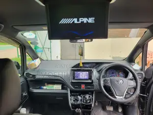 Toyota Esquire 1.8 Front-Wheel Drive Hybrid (7 seater) 2018 Black