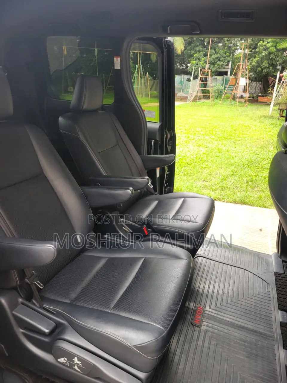 Toyota Esquire 1.8 Front-Wheel Drive Hybrid (7 seater) 2018 Black