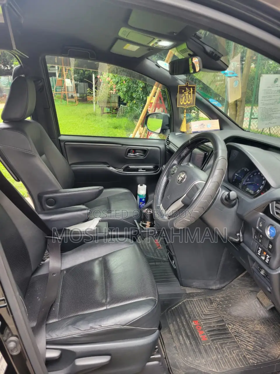 Toyota Esquire 1.8 Front-Wheel Drive Hybrid (7 seater) 2018 Black