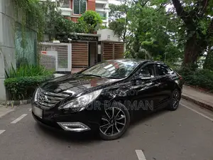 Hyundai Sonata Limited 2.0T Sedan (2.0L 4-Cylinder 6-Speed Automatic) 2012 Black