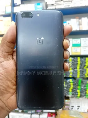ওয়ানপ্লাস ৫ ৬৪ জিবি কালো