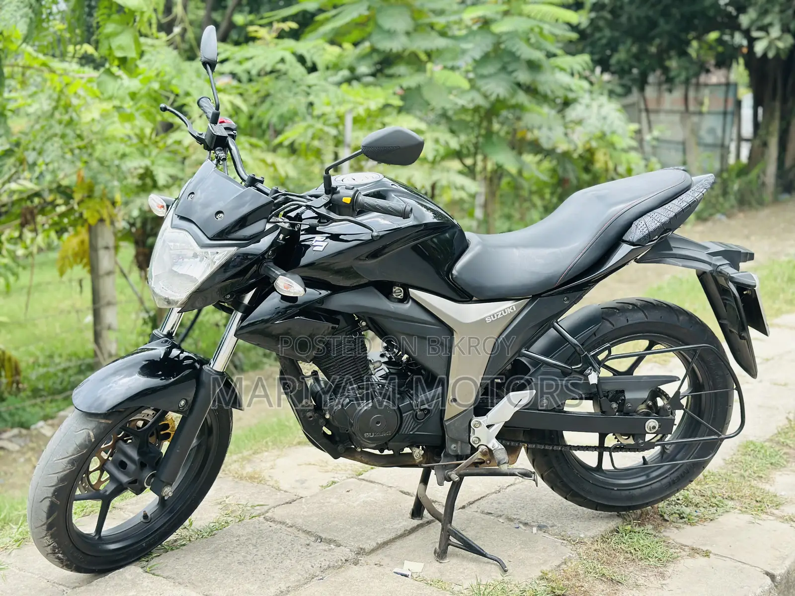 সুজুকি জিক্সার ২০২৪ কালো