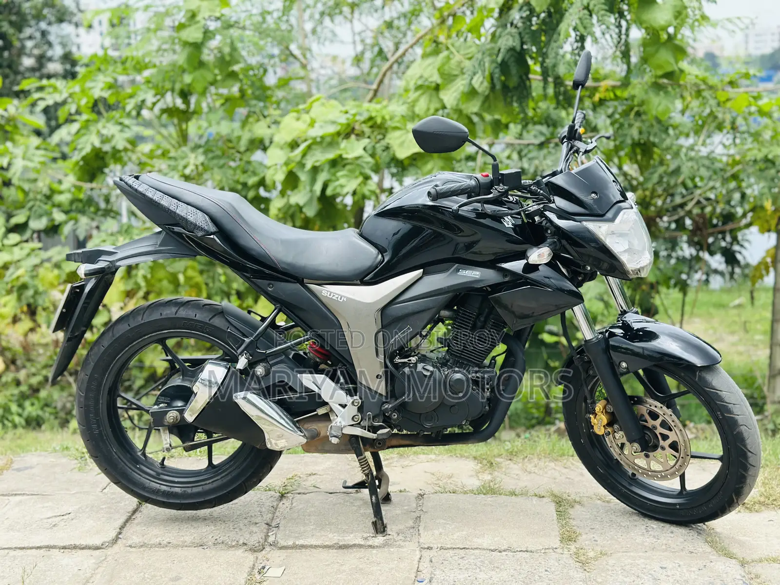সুজুকি জিক্সার ২০২৪ কালো