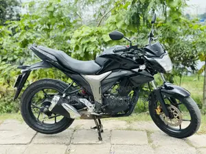 সুজুকি জিক্সার ২০২৪ কালো