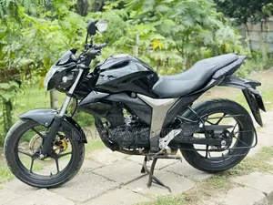 সুজুকি জিক্সার ২০২৪ কালো