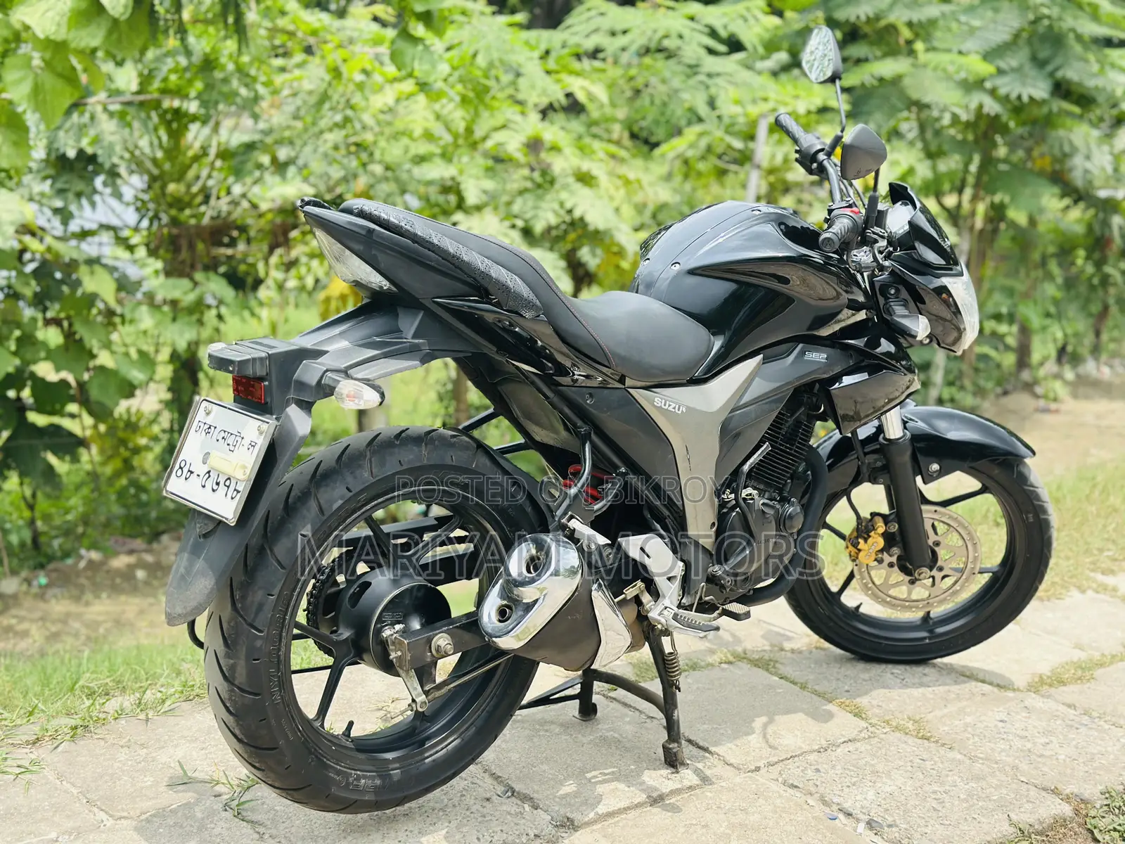 সুজুকি জিক্সার ২০২৪ কালো