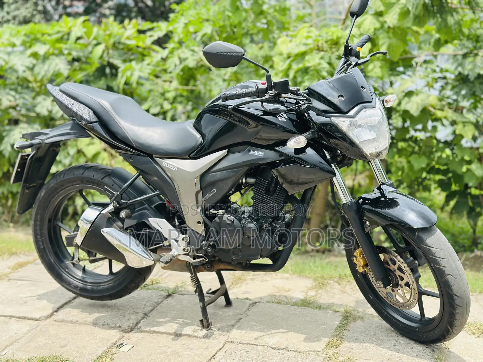 সুজুকি জিক্সার ২০২৪ কালো