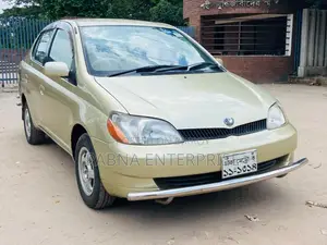 টয়োটা প্ল্যাটজ ২০০০ গোল্ড