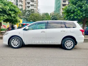 টয়োটা করোলা ফিল্ডার ১.৫ পেট্রোল ফোরডব্লিউডি ২০১১ সাদা