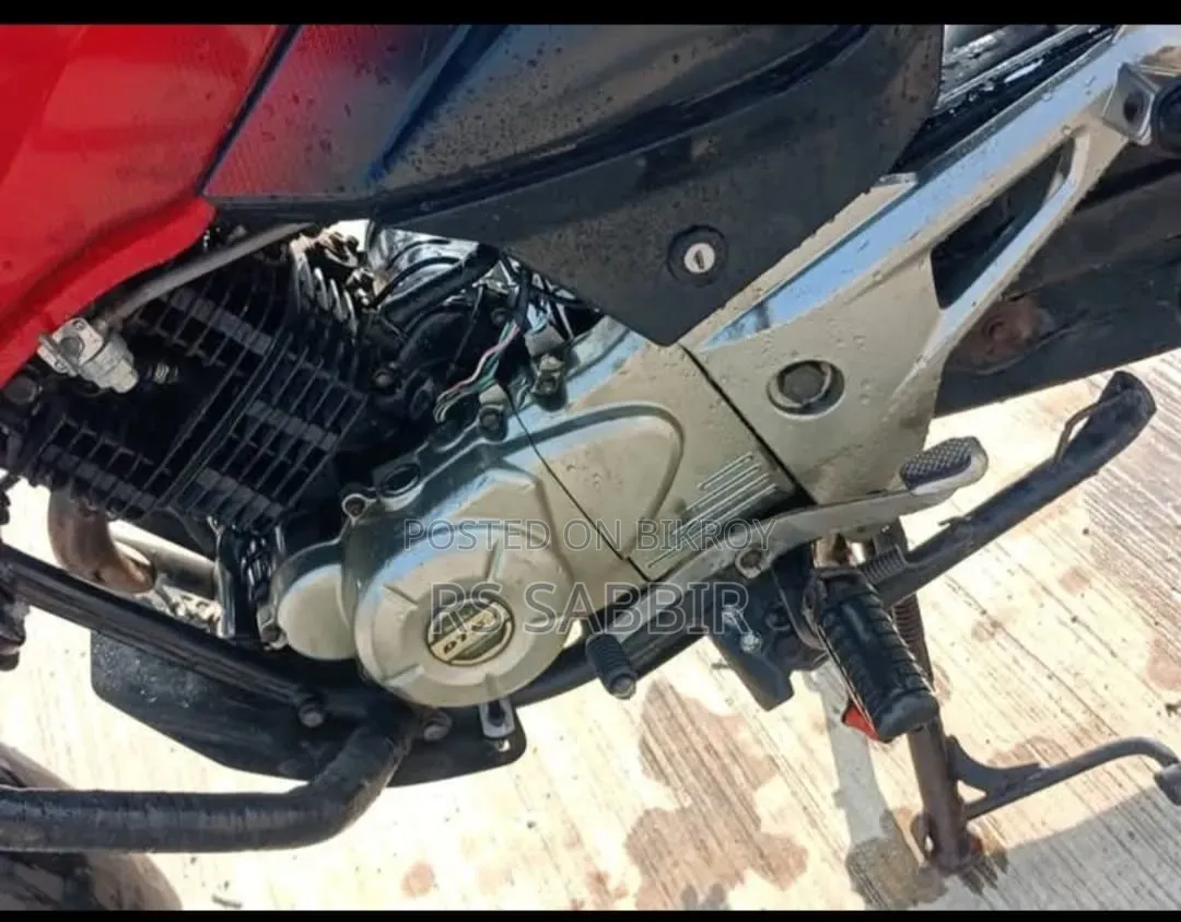বাজাজ পালসার ১৫০ ২০১২ লাল