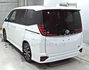 টয়োটা নোয়া ২০২৩ পার্ল