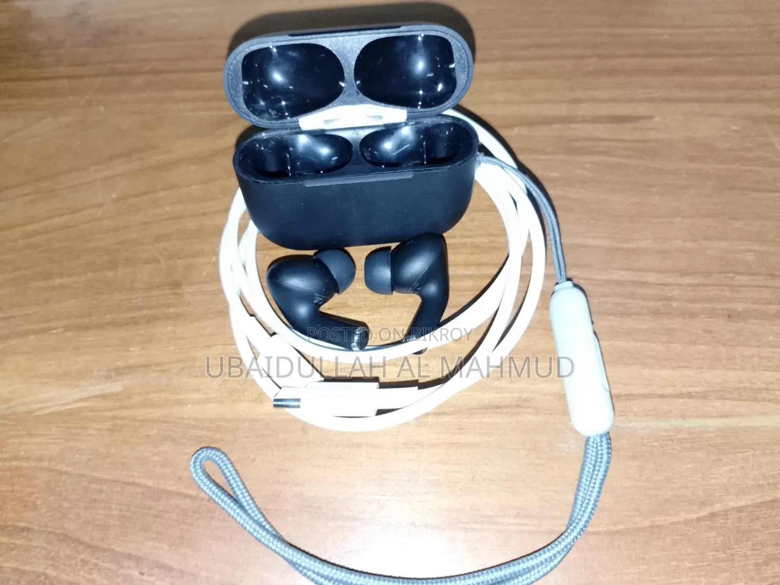 AirPods Pro (2nd Generation) - H2 Chip With Active Noise Cancellation