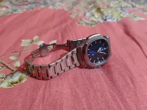 হাত ঘড়ি বিক্রি করব