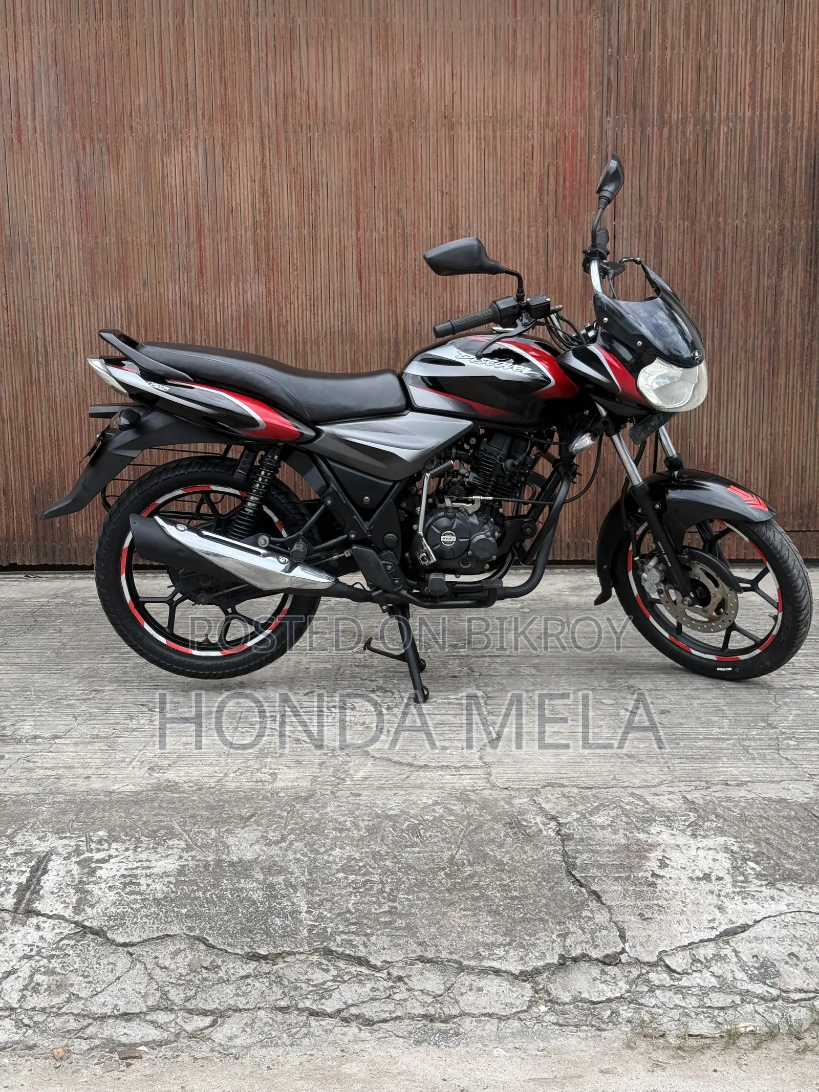 Bajaj Discover 125 2020 Black
