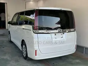 টয়োটা নোয়া ২০২১ পার্ল