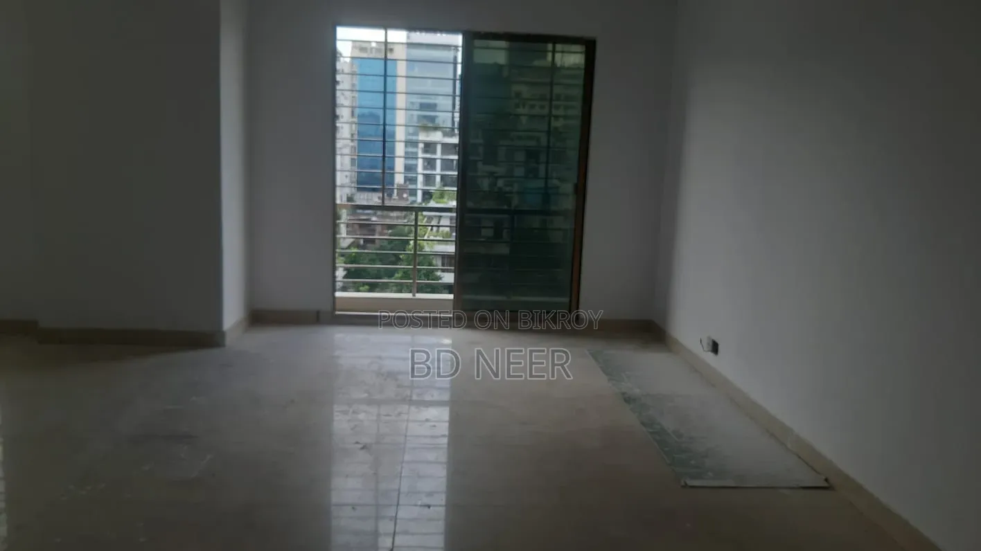 2200 SqFt Office Space Available for Rent in Banani South
