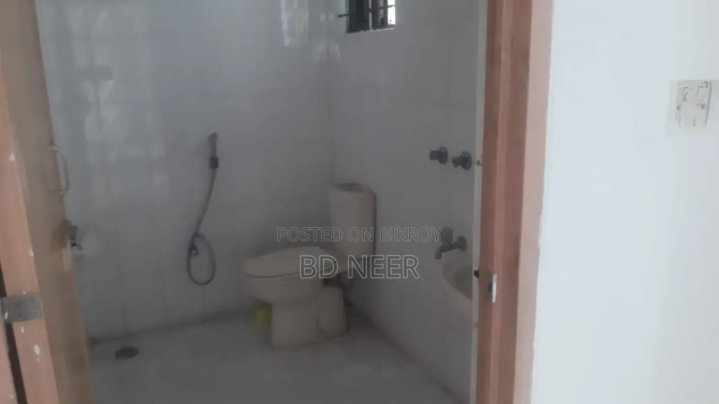 2200 SqFt Office Space Available for Rent in Banani South