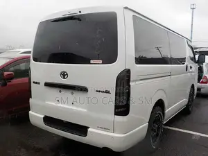 Toyota HiAce 2021 White
