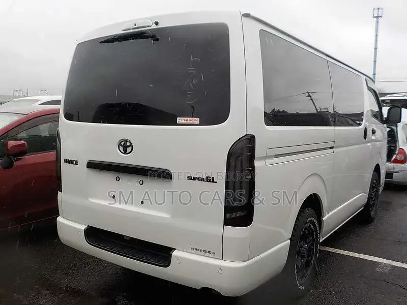 Toyota HiAce 2021 White