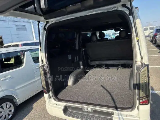 Toyota HiAce 2021 White