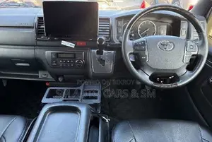 Toyota HiAce 2021 White