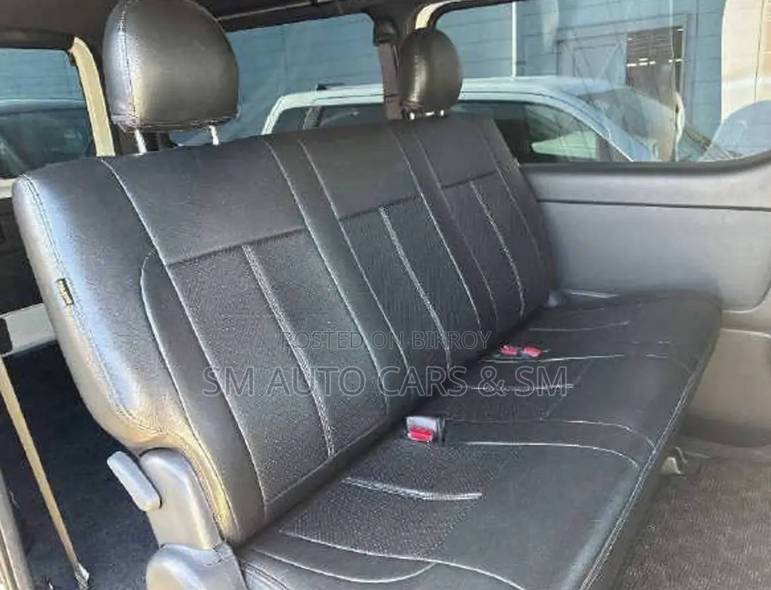 Toyota HiAce 2021 White