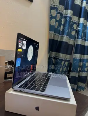 Laptop Apple MacBook Pro 2022 M2 8GB Apple M2 SSD 256GB