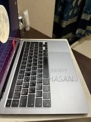 Laptop Apple MacBook Pro 2022 M2 8GB Apple M2 SSD 256GB