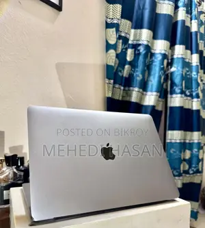 Laptop Apple MacBook Pro 2022 M2 8GB Apple M2 SSD 256GB