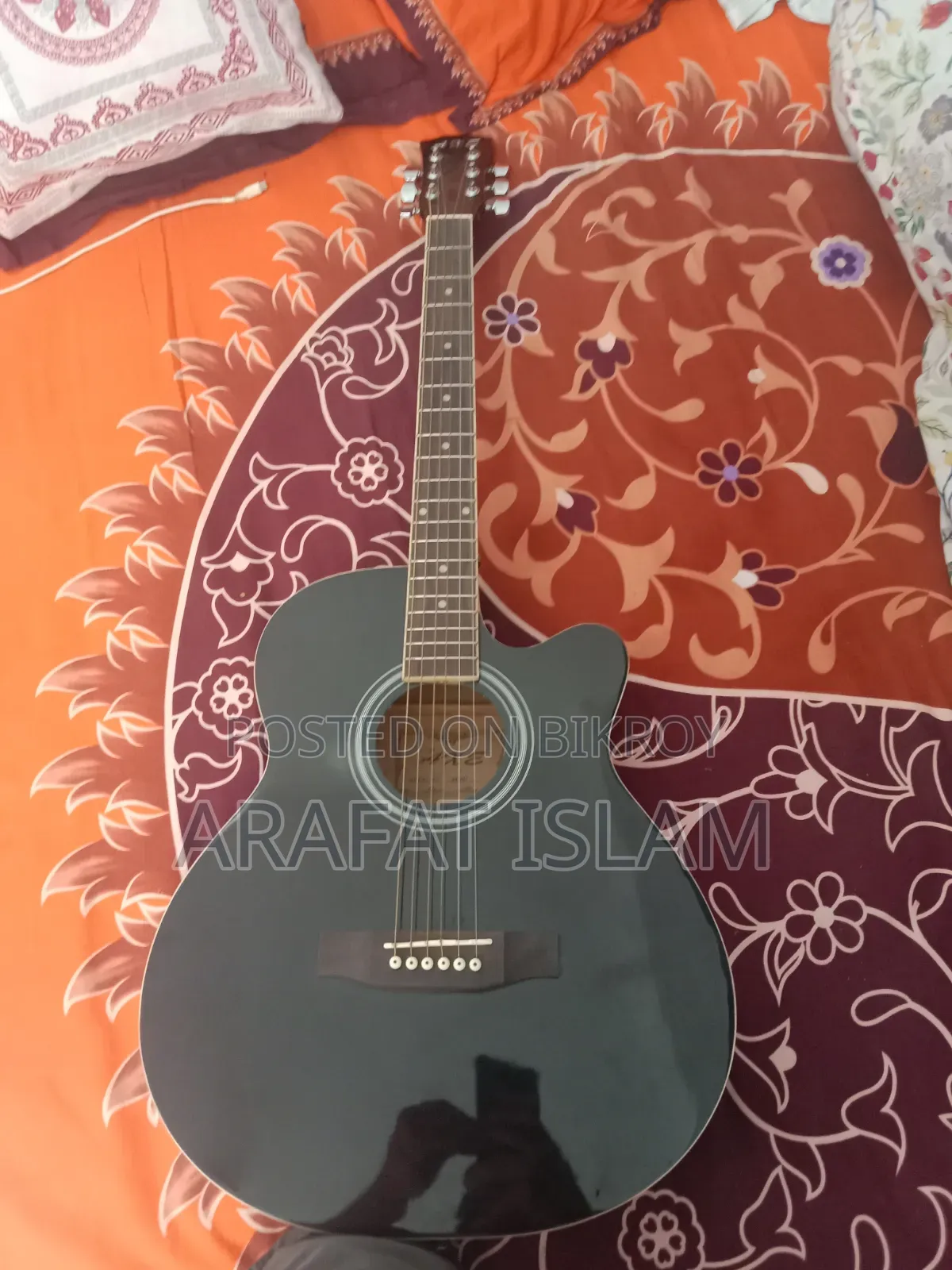 Axe Ag3c guitar will be sold