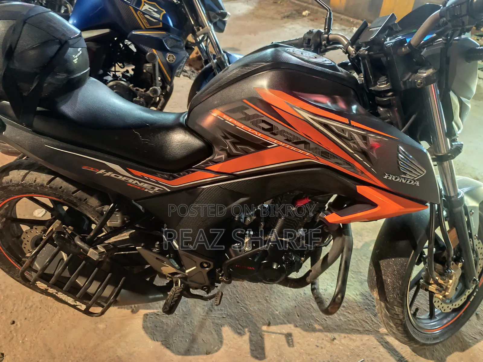 Honda Hornet 2023 Orange