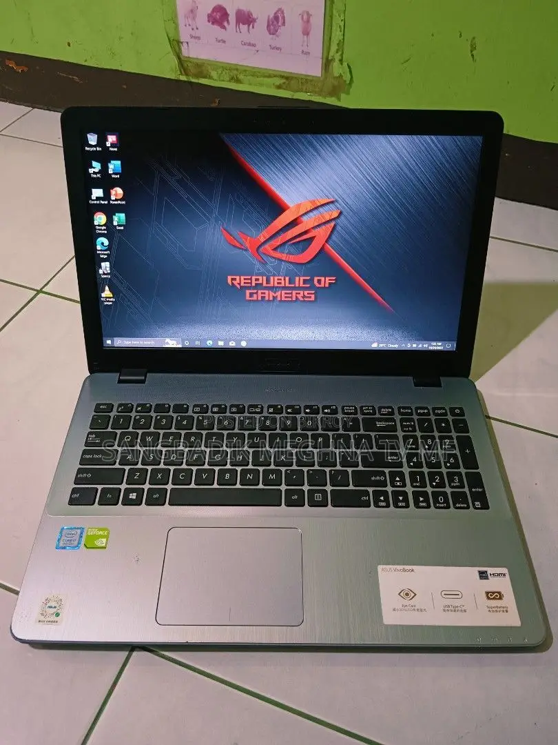 Laptop ASUS 3GB Intel SSD 256GB