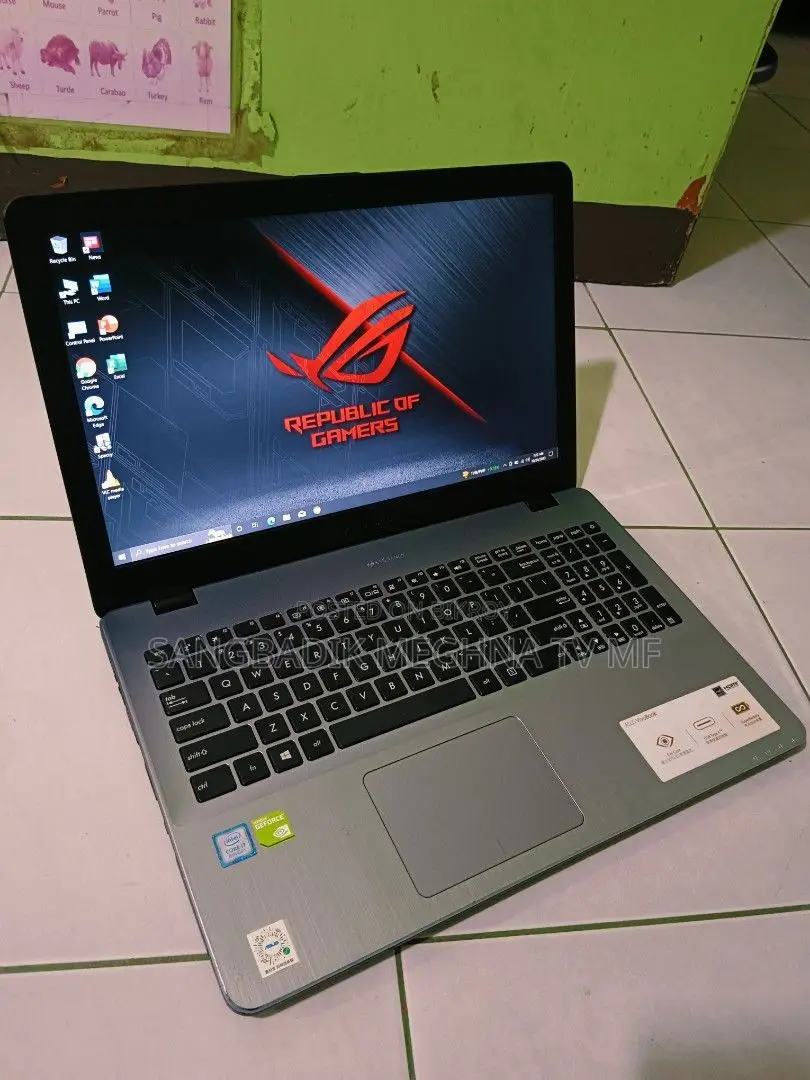 Laptop ASUS 3GB Intel SSD 256GB