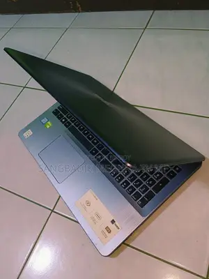 Laptop ASUS 3GB Intel SSD 256GB