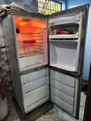 Samsung Refrigerator for Sale Mia Para Khulna Useful OK Negotiable Price