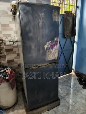 Samsung Refrigerator for Sale Mia Para Khulna Useful OK Negotiable Price