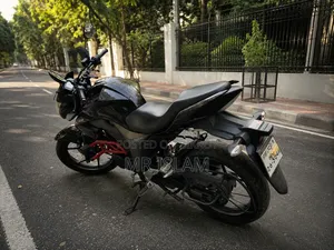 সুজুকি জিক্সার ২০২২ ব্ল্যাক